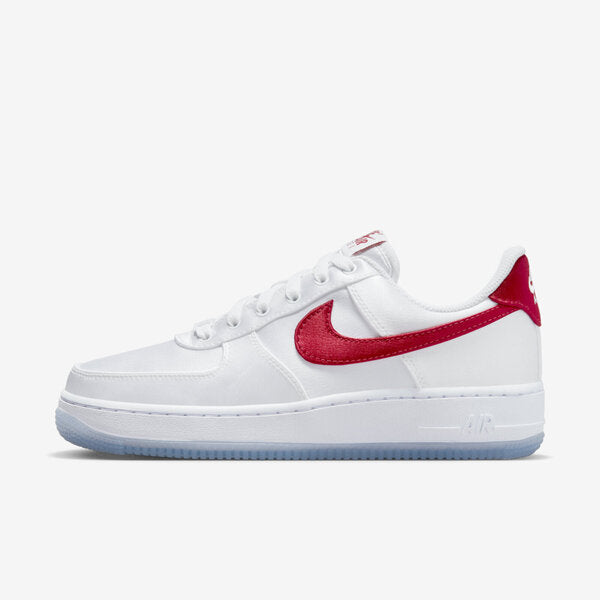 NIKE WMNS AIR FORCE 1 07 ESS SNKR