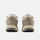 NEW BALANCE 2002R