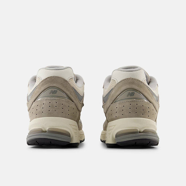 NEW BALANCE 2002R