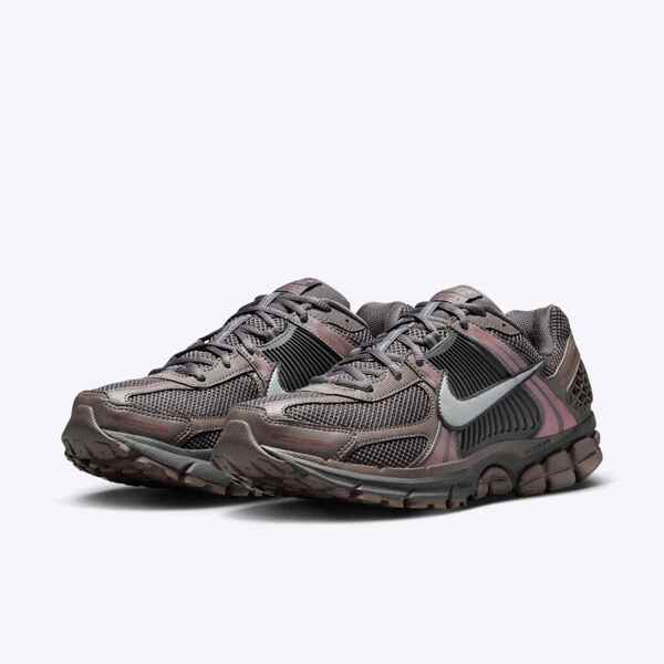 NIKE ZOOM VOMERO 5