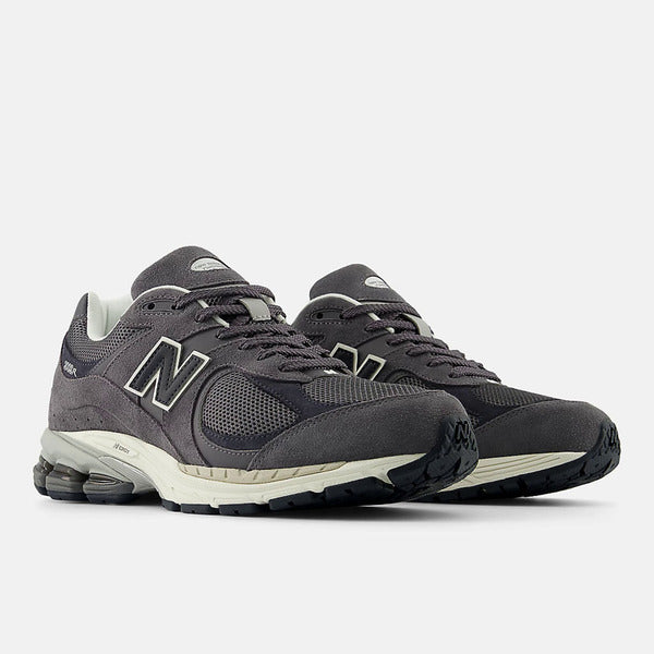 NEW BALANCE 2002R