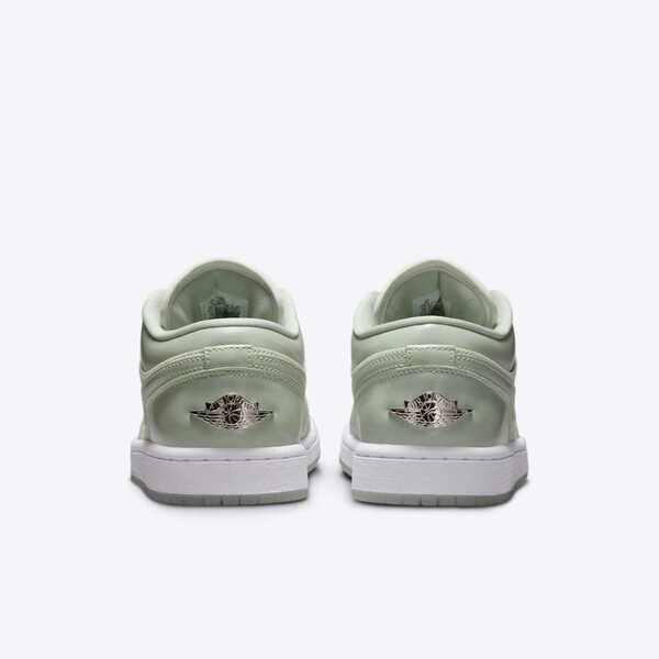 NIKE WMNS AIR JORDAN 1 LOW SE