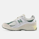 NEW BALANCE 2002R