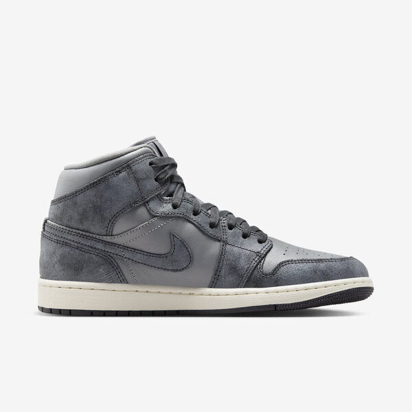 NIKE WMNS AIR JORDAN 1 MID SE