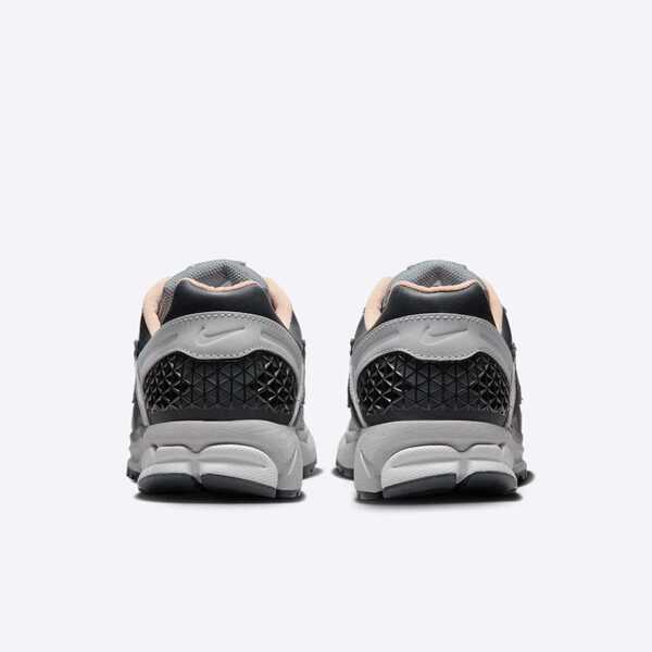 NIKE ZOOM VOMERO 5