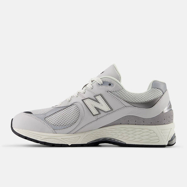 NEW BALANCE 2002R
