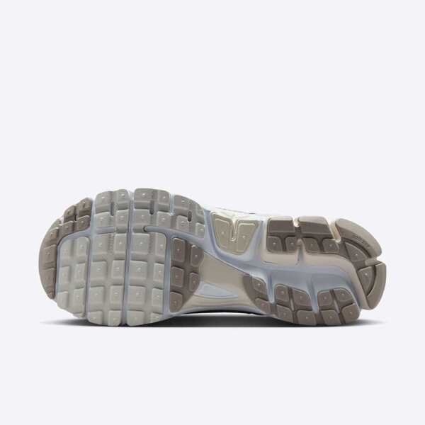 W NIKE ZOOM VOMERO 5