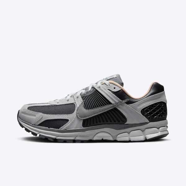 NIKE ZOOM VOMERO 5