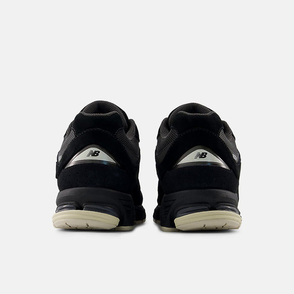 NEW BALANCE 2002R
