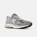 NEW BALANCE 2002R