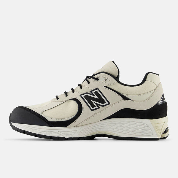 NEW BALANCE 2002R