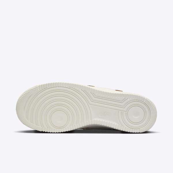 NIKE WMNS AIR FORCE 1 07 LX