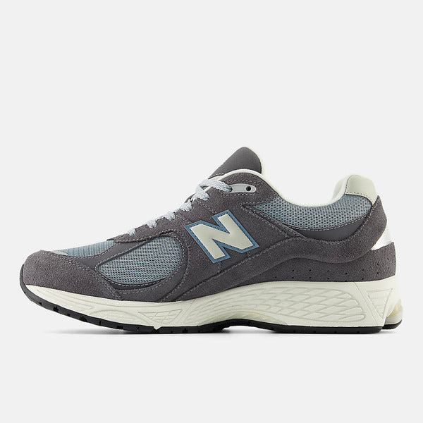 NEW BALANCE 2002R
