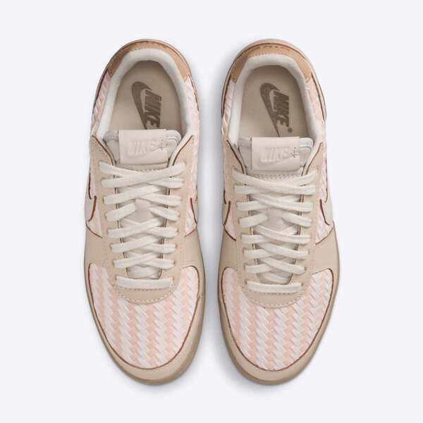 WMNS NIKE FIELD GENERAL