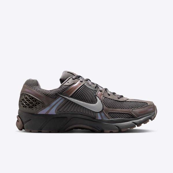 NIKE ZOOM VOMERO 5