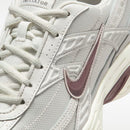 WMNS NIKE INITIATOR