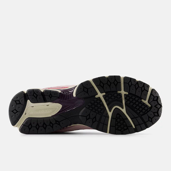 NEW BALANCE 2002R