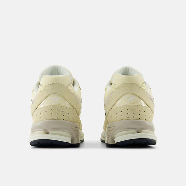 NEW BALANCE 2002R