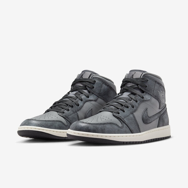 NIKE WMNS AIR JORDAN 1 MID SE