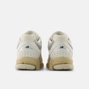 NEW BALANCE 2002R
