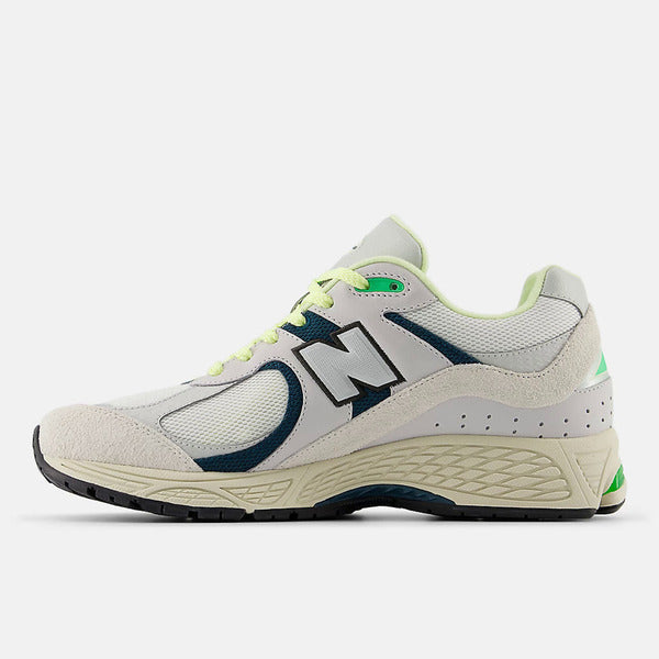 NEW BALANCE 2002R