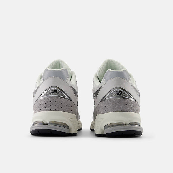 NEW BALANCE 2002R