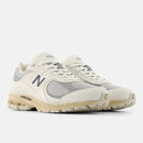 NEW BALANCE 2002R