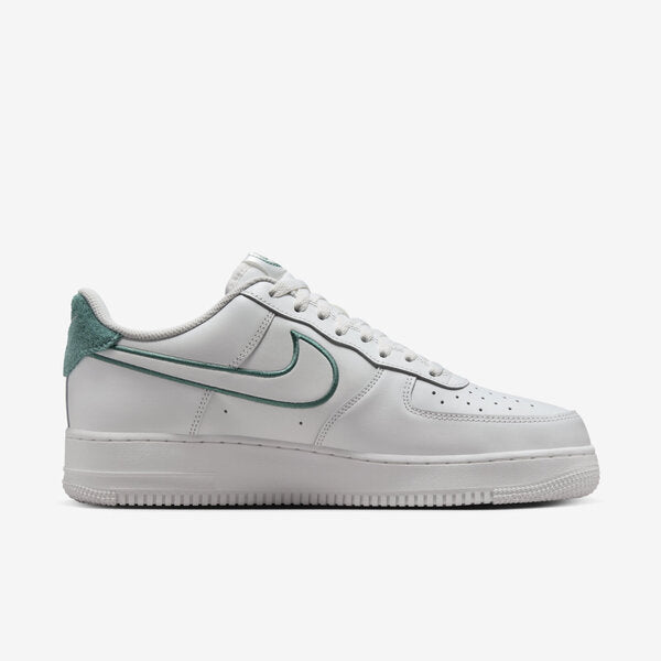 NIKE AIR FORCE 1 '07 LV8