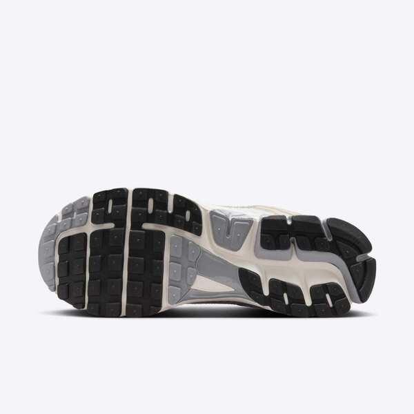 NIKE ZOOM VOMERO 5