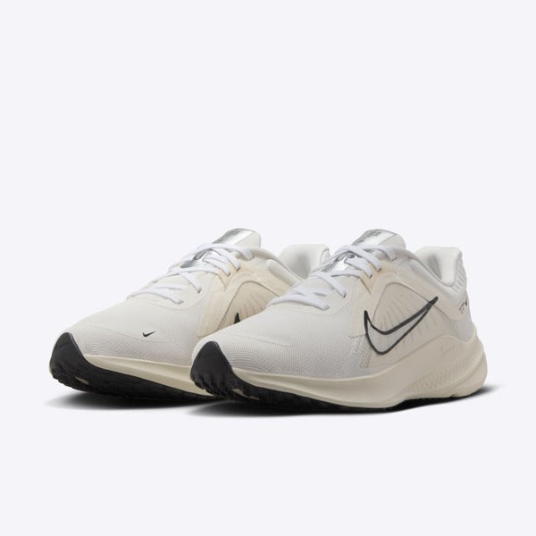 NIKE WMNS QUEST 5