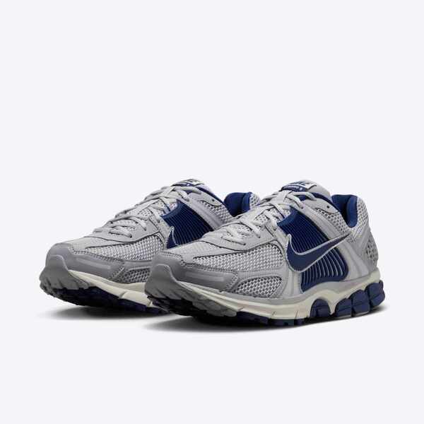 NIKE ZOOM VOMERO 5