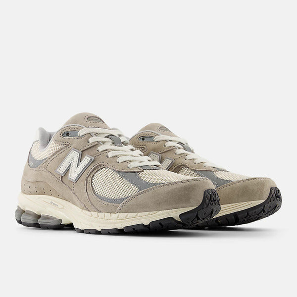 NEW BALANCE 2002R