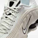 NIKE WMNS SHOX R4