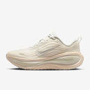 W NIKE VOMERO PLUS ESS