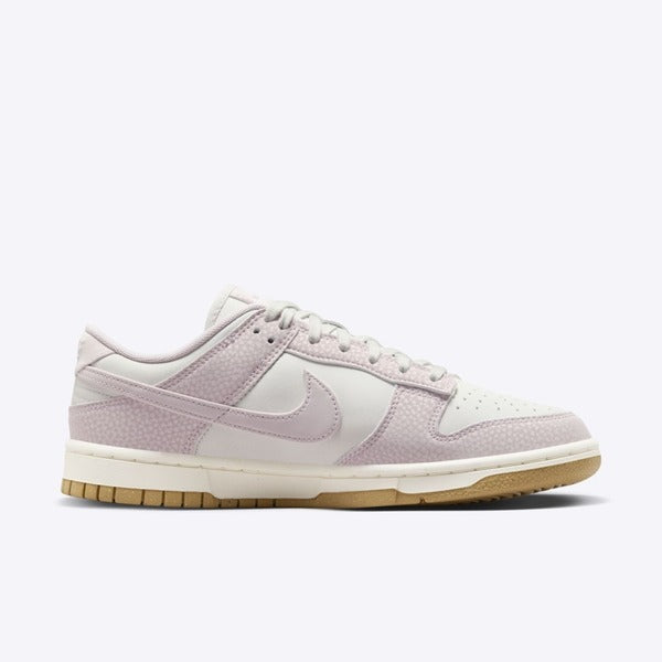 W NIKE DUNK LOW PRM NN