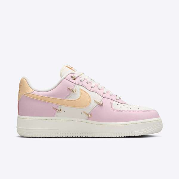 NIKE WMNS AIR FORCE 1 07 LX