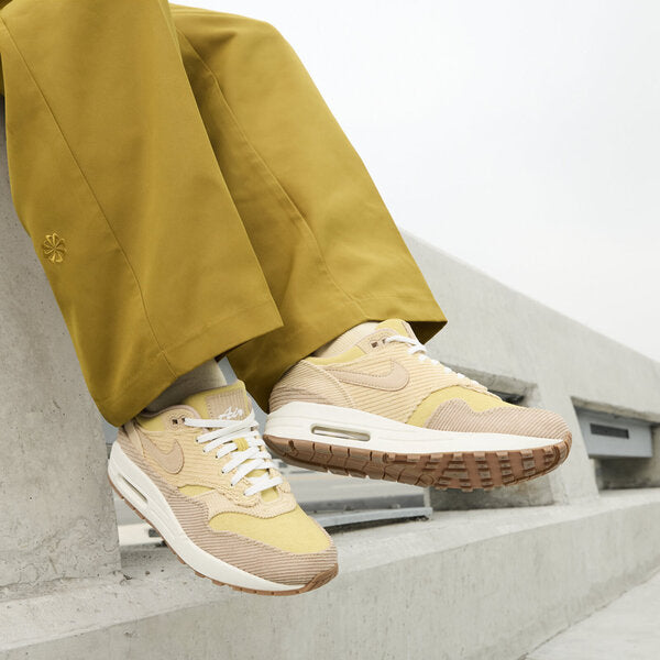 NIKE WMNS AIR MAX 1 SE