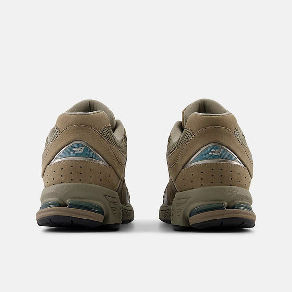 NEW BALANCE 2002R