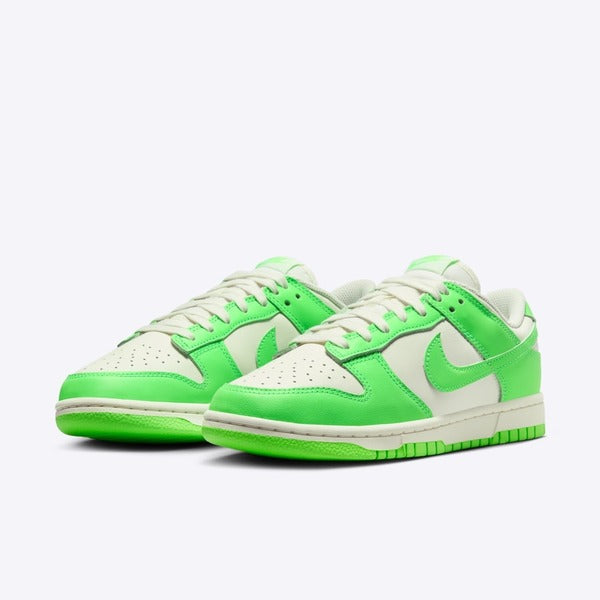 NIKE WMNS DUNK LOW