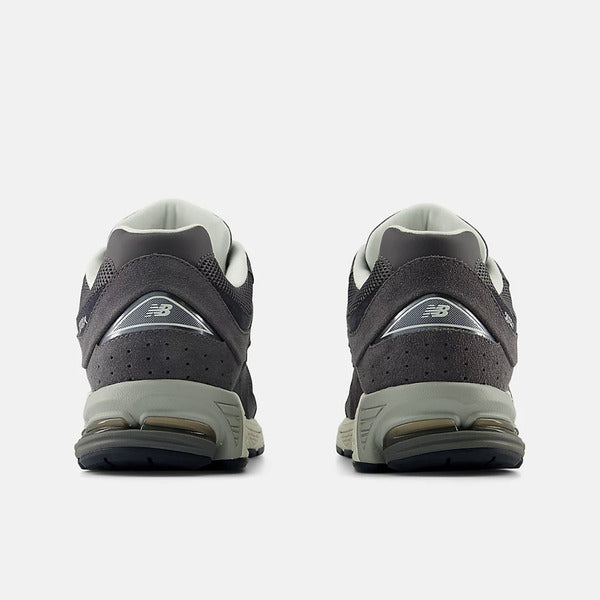 NEW BALANCE 2002R