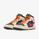 NIKE WMNS AIR JORDAN 1 MID SE EDG