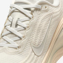 W NIKE VOMERO PLUS ESS