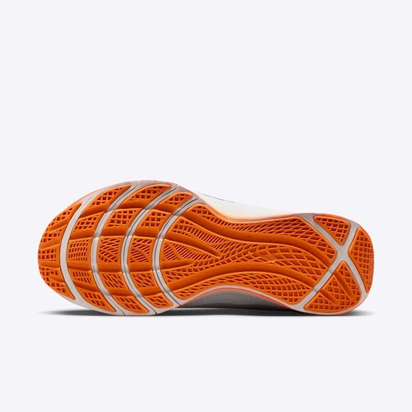 NIKE LEBRON TR 1