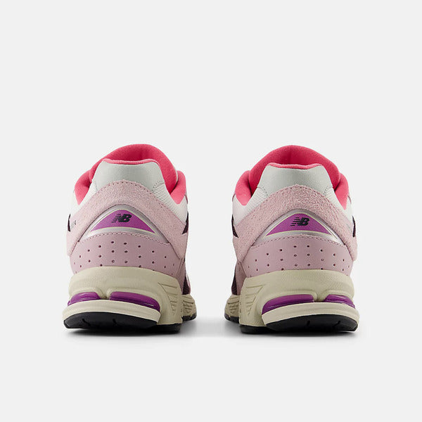 NEW BALANCE 2002R