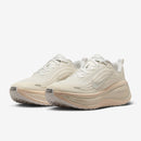 W NIKE VOMERO PLUS ESS
