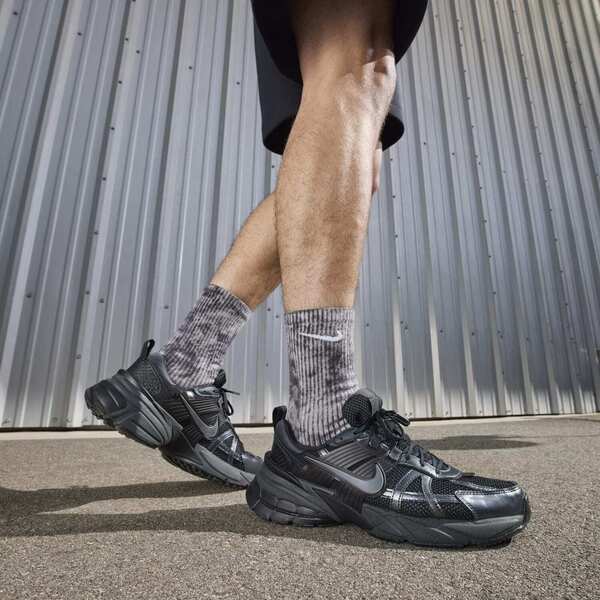 NIKE V2K RUN