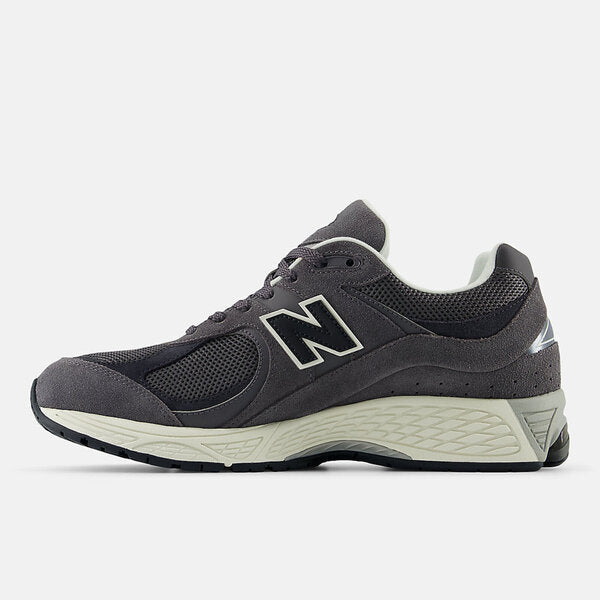 NEW BALANCE 2002R