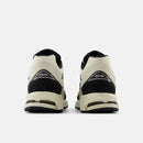 NEW BALANCE 2002R