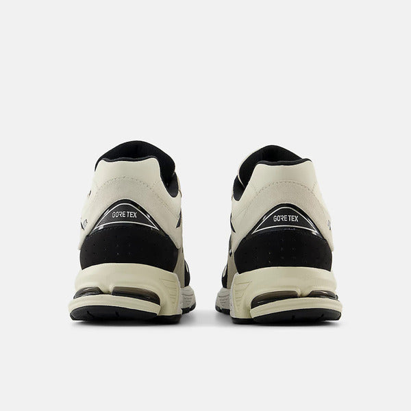 NEW BALANCE 2002R