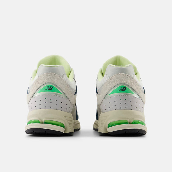 NEW BALANCE 2002R